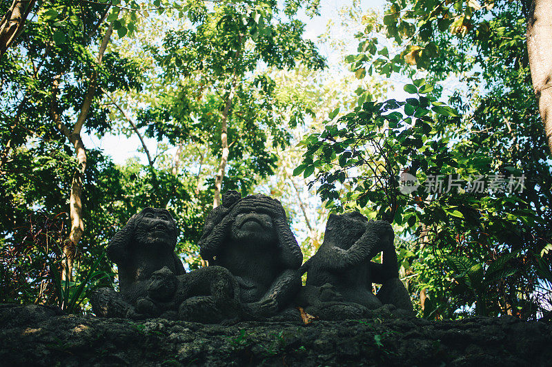 传统的巴厘岛石雕