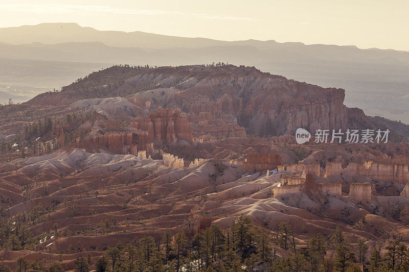 布莱斯峡谷国家公园风景秀丽的红岩形成景观