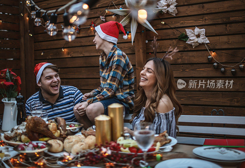 几代人一起庆祝圣诞节