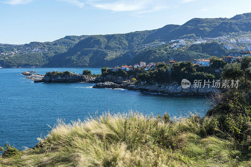 阿马拉是土耳其卡拉布克的一个旅游小镇，有防波堤