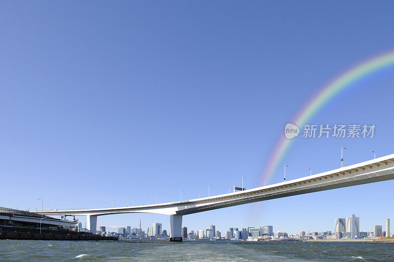 日本东京上空的彩虹