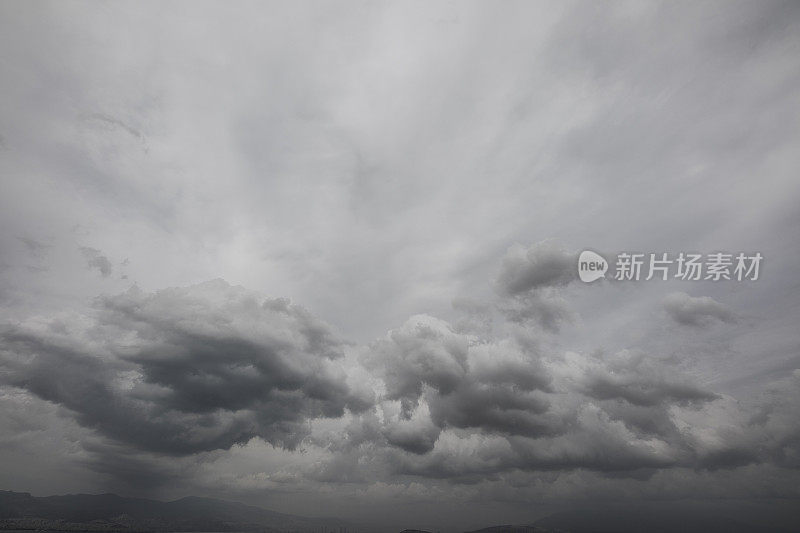 暴风雨的云景观，戏剧性的天空