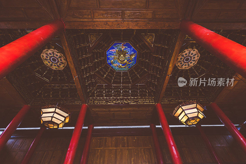 丽江木宫的中国传统宫殿