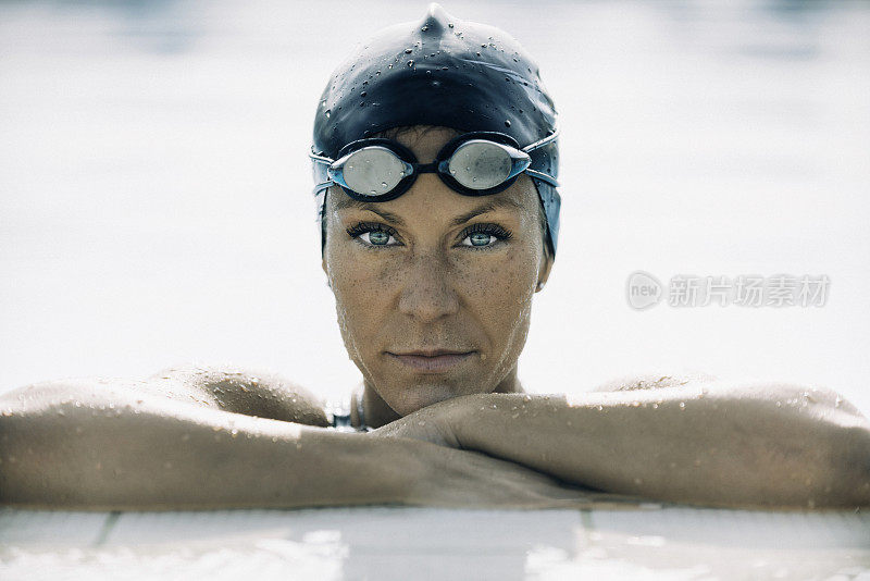 一个女子游泳冠军的肖像