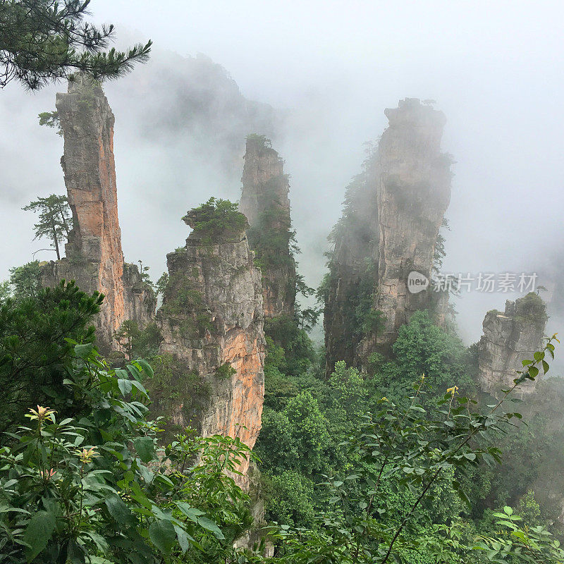 孤峰在雨03