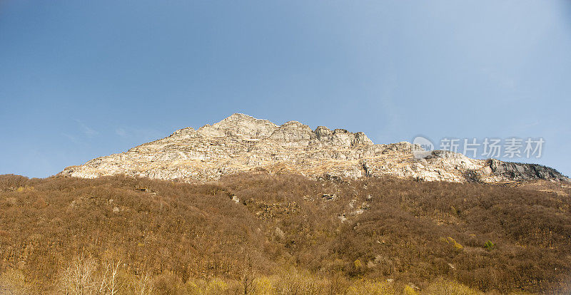 在提契诺的阿基诺山