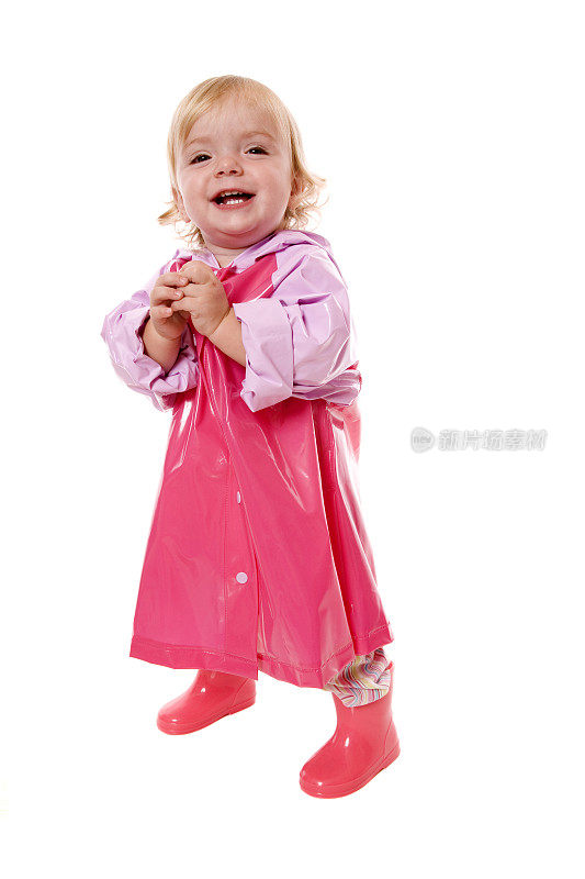 快乐的雨衣蹒跚学步的孩子