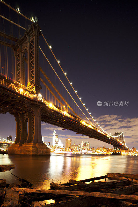 夜晚的曼哈顿大桥