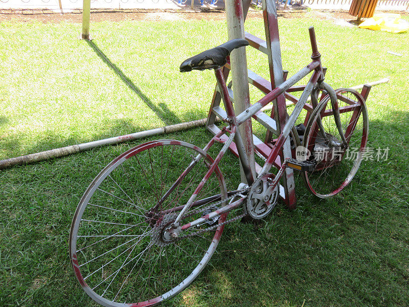 马戏团的自行车