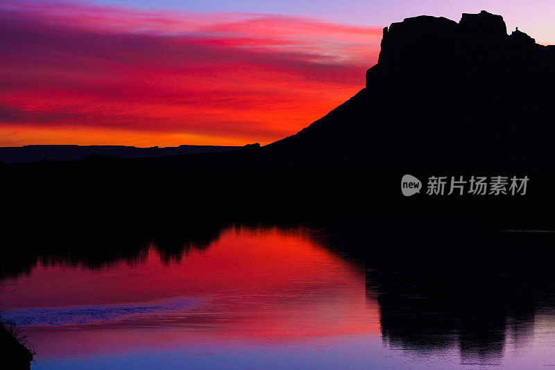 日落时鲜艳的颜色绿色河流犹他州风景风景