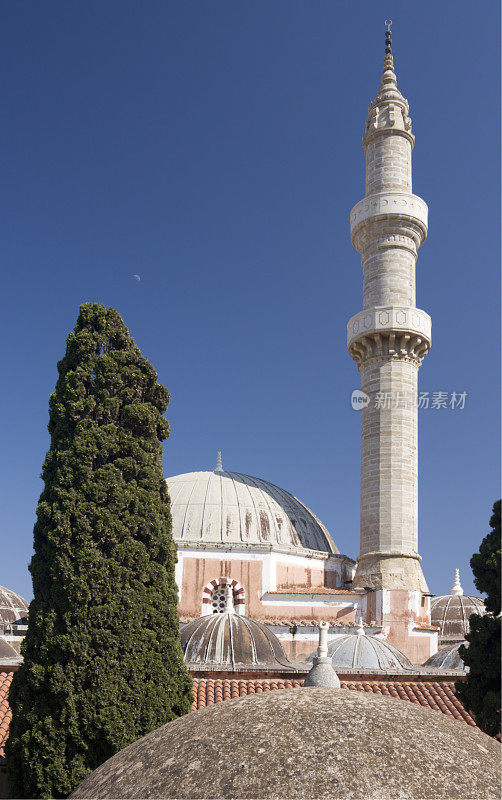 希腊罗得斯的宣礼塔和清真寺。