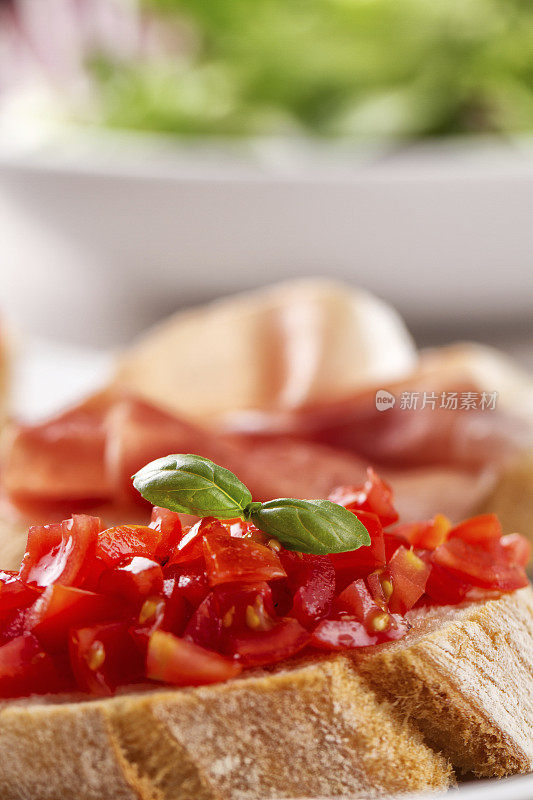 Bruschetta。