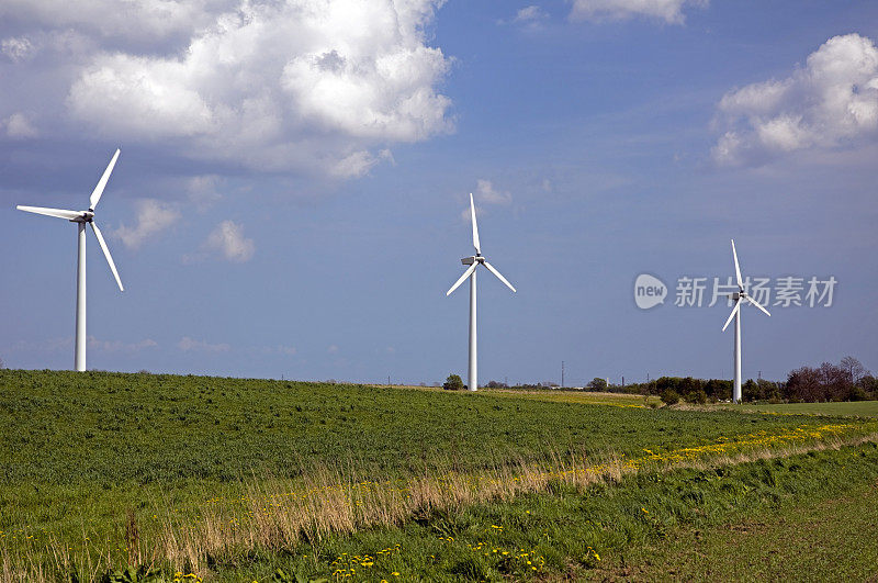 田野上的风力涡轮机