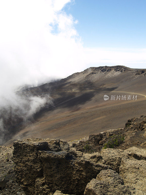 通往哈雷阿卡拉火山口的道路