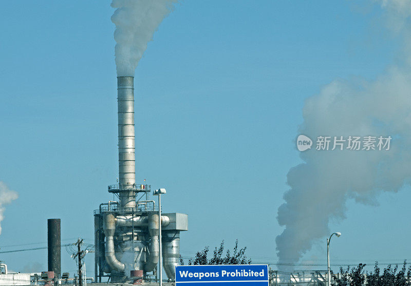 华盛顿州炼油厂上贴着禁止携带武器的标志