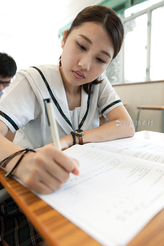 中国学生和老师在学校，香港，亚洲