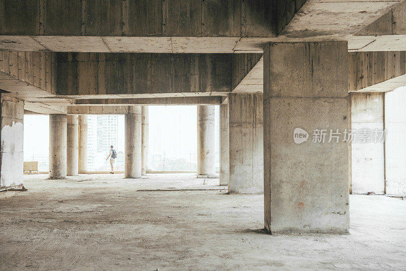 废弃混凝土建筑的城市探索