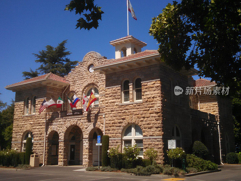 加州索诺玛市历史悠久的老市政厅