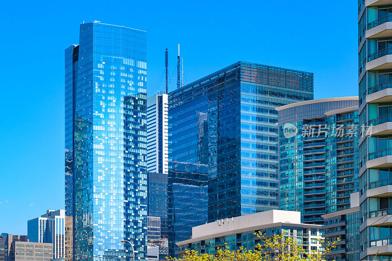 新的玻璃办公大楼加拿大多伦多