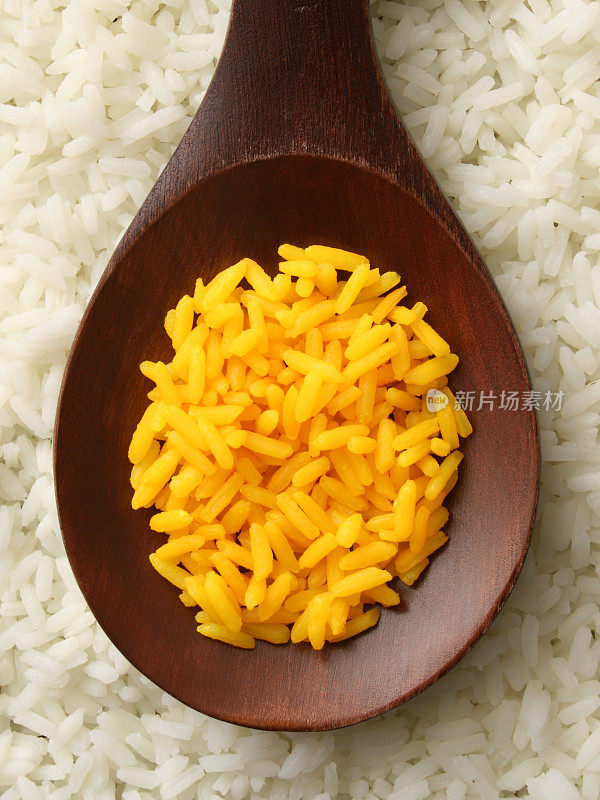 黄白相间的米饭