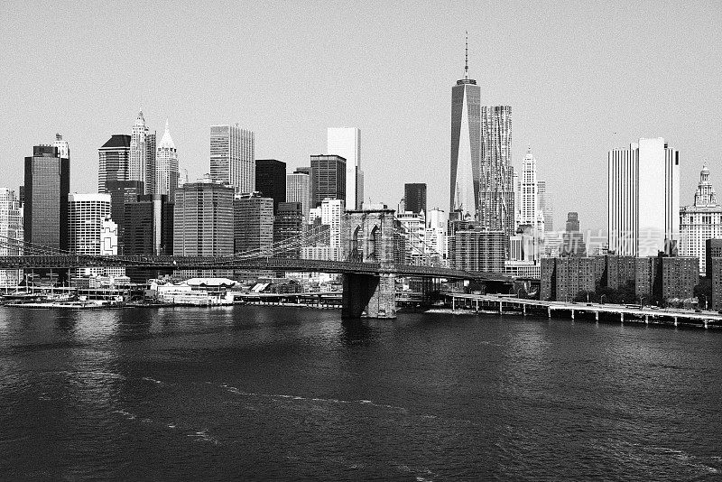 自由塔,纽约市中心。黑色和白色