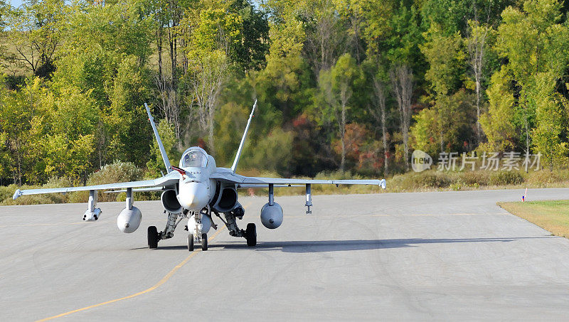 F-18喷气式战斗机征税