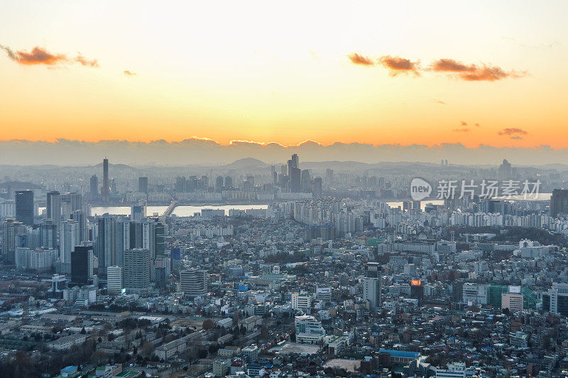 日落时的首尔城市景观和城市天际线