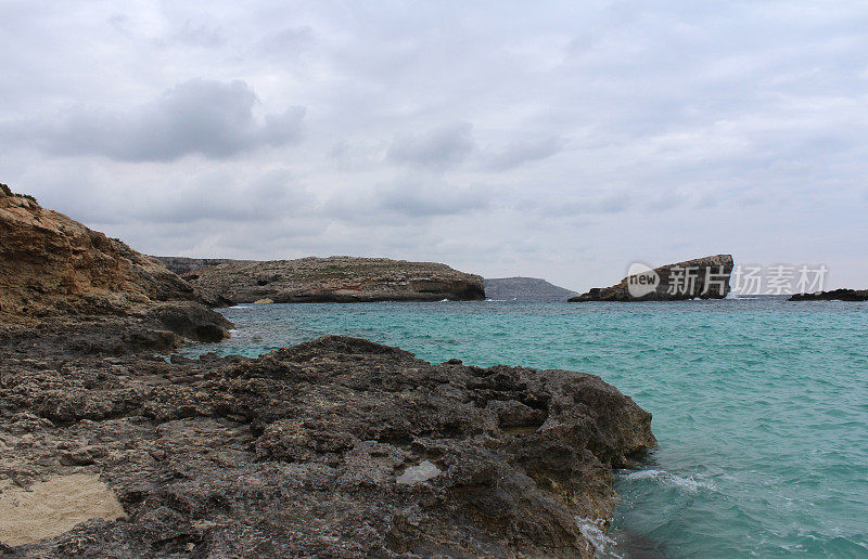 大岩石和地中海，戈佐，马耳他共和国