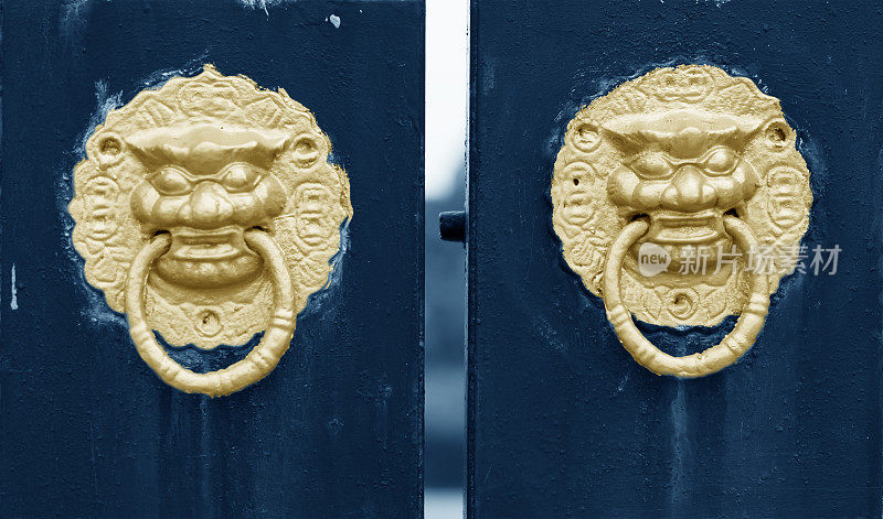 中国传统古建筑门红门和金狮门。