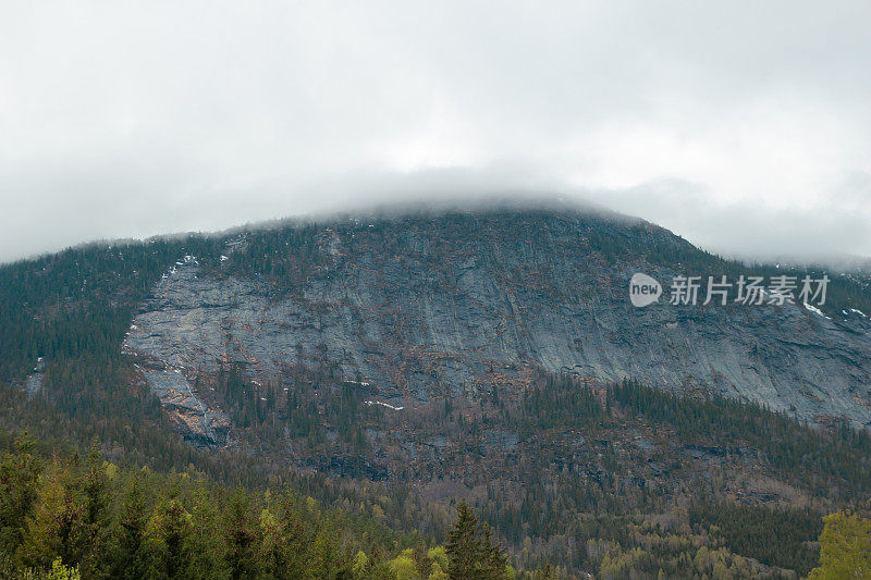 挪威的山脉和峡湾。