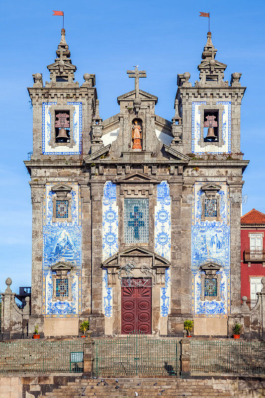 葡萄牙波尔图市的圣伊尔德丰索教堂。