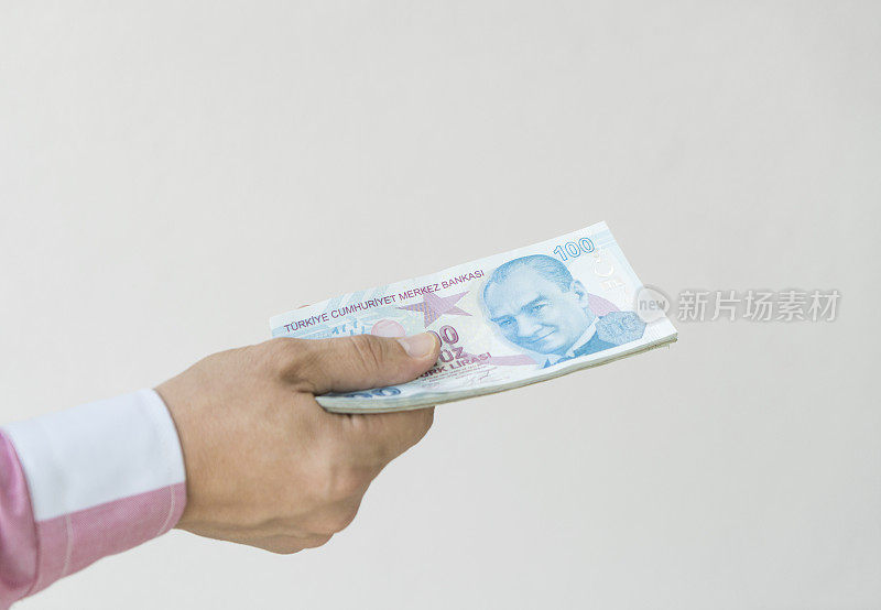男子提供土耳其里拉货币的贷款