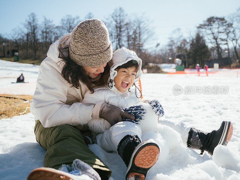 家庭堆雪人