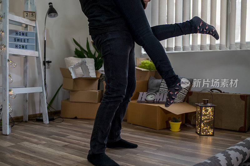 人们正在装修房子