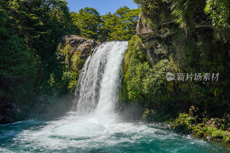 塔怀瀑布步道(咕噜池)在汤加里罗国家公园，新西兰