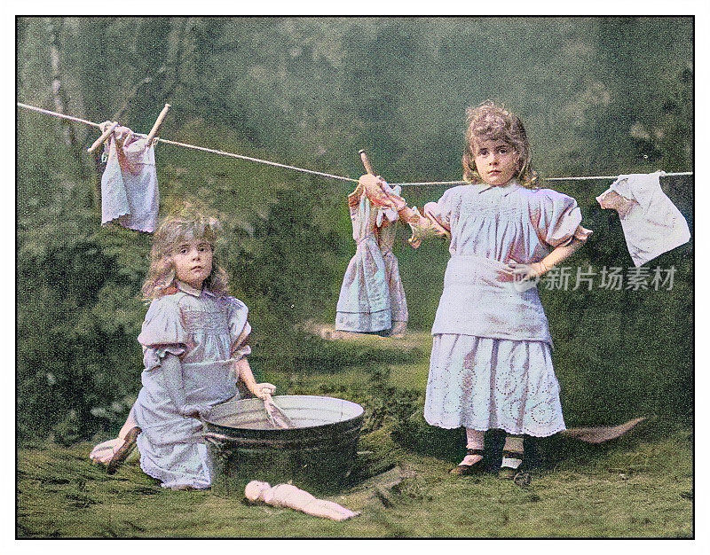 古董照片:小女孩洗衣服