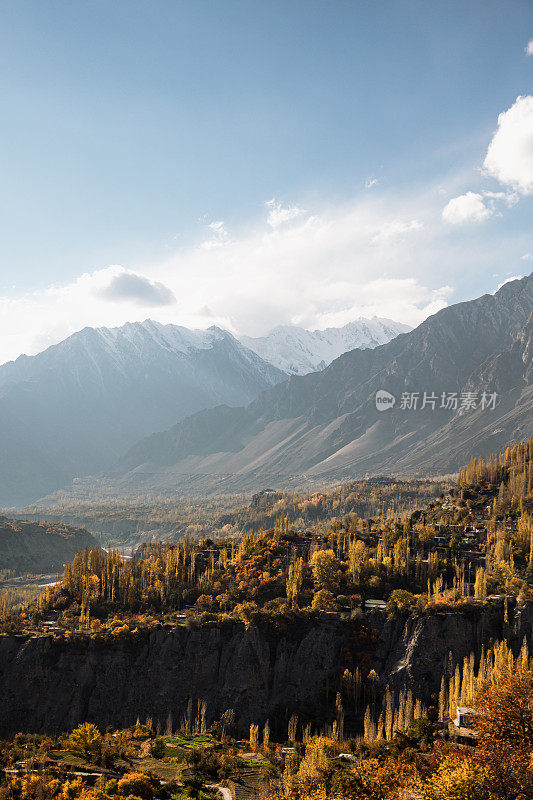 巴基斯坦罕萨山谷的秋景