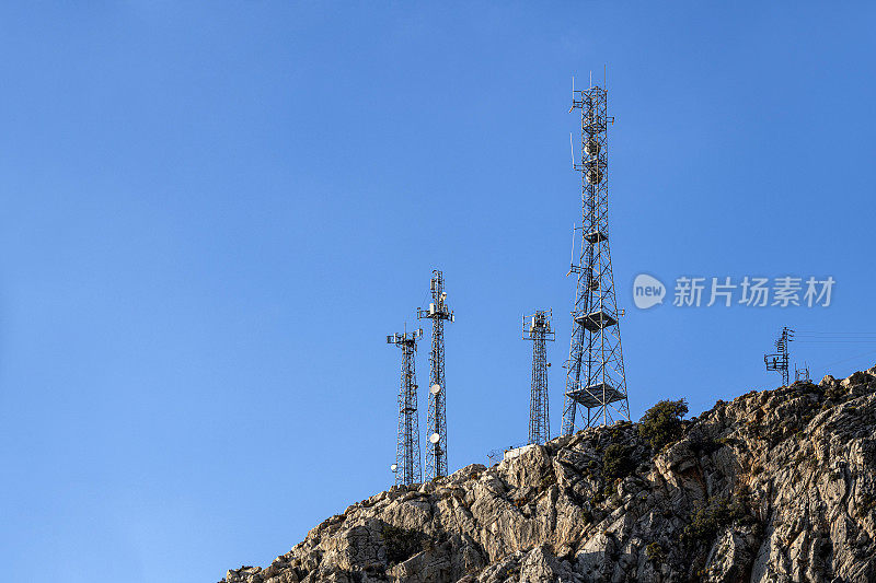 在落基山顶的基站天线