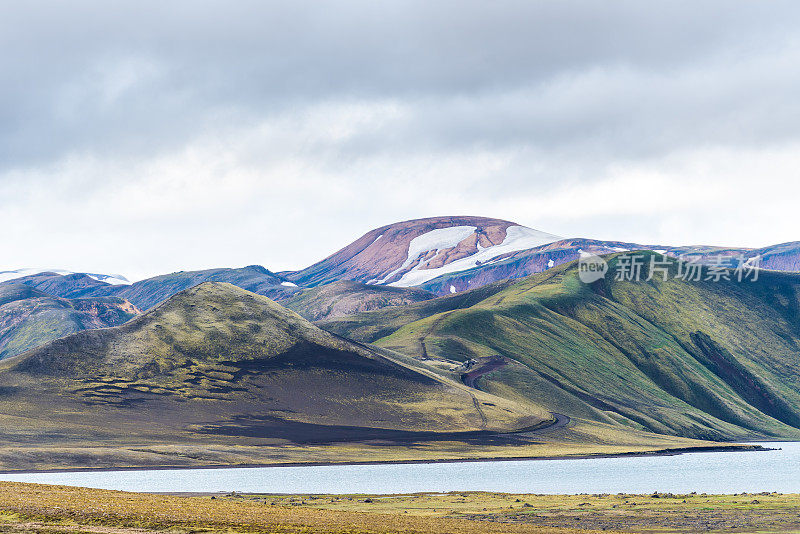 冰岛Landmannalaugar附近美丽多彩的火山