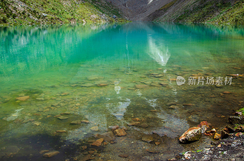 秘鲁安第斯山脉的Humantay湖是秘鲁偏远的旅游景点