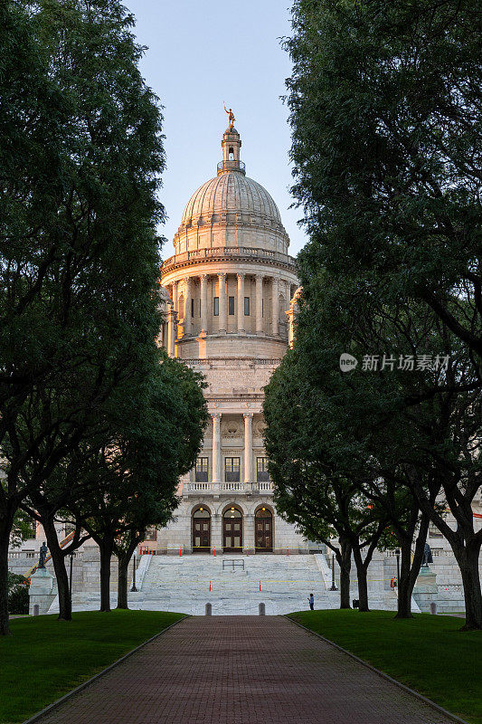 夕阳下的罗德岛州议会大厦