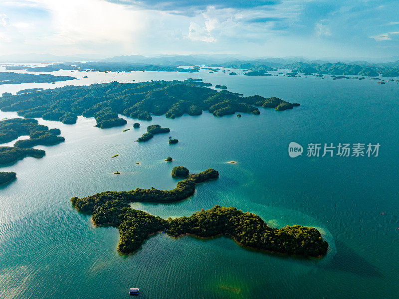 蓝天白云，千岛湖风光航拍