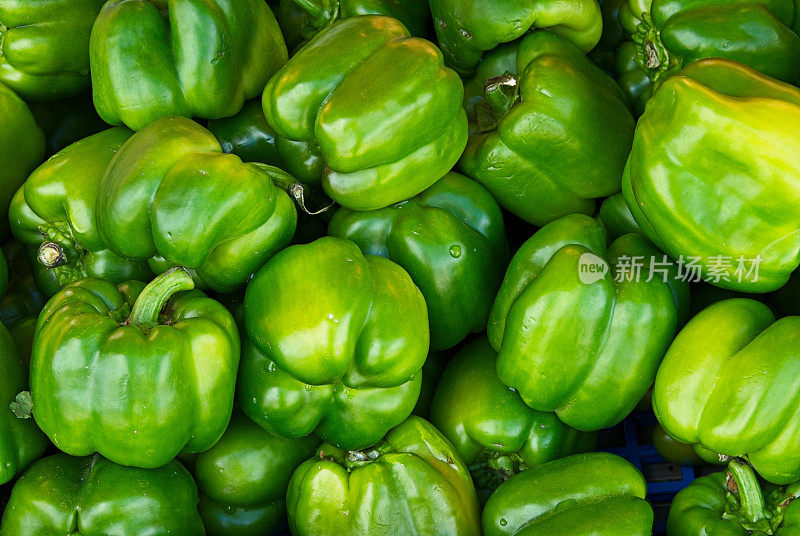 农贸市场展出的青椒
