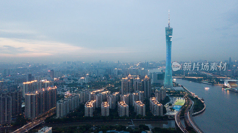 无人机拍摄的广州塔、珠江及其附近居民区