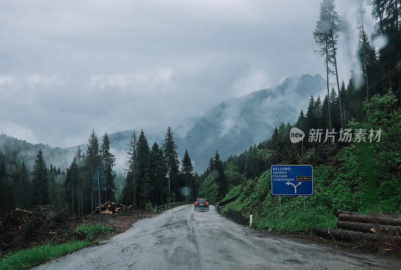 开车穿过意大利的斯特尔维奥山口