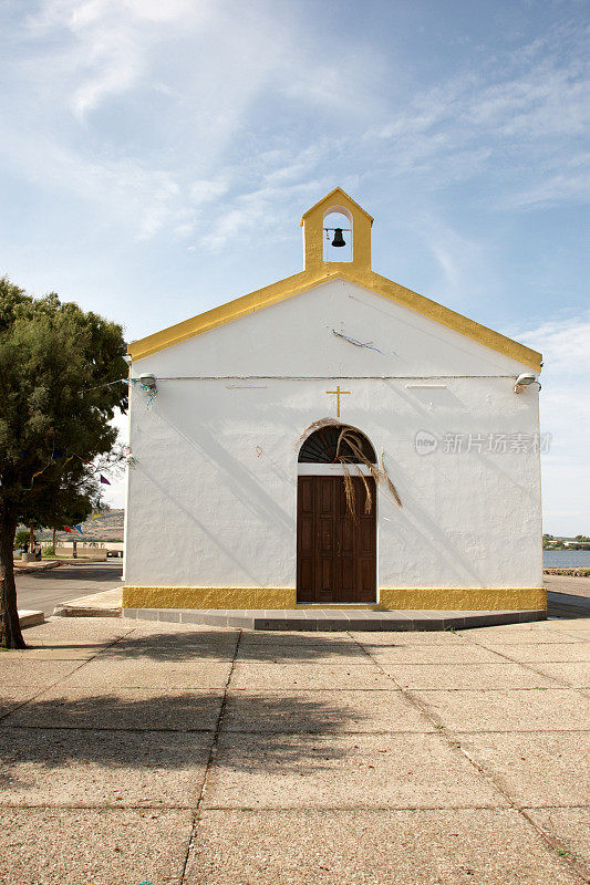 港口上撒丁岛教堂