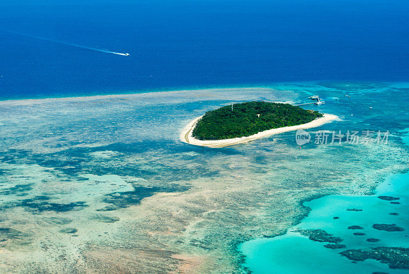 大堡礁上的绿岛