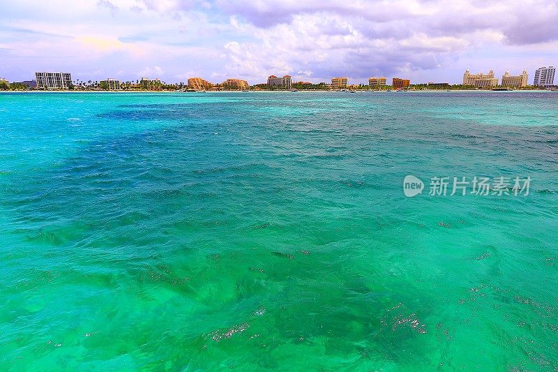 阿鲁巴全景:棕榈滩加勒比绿松石海