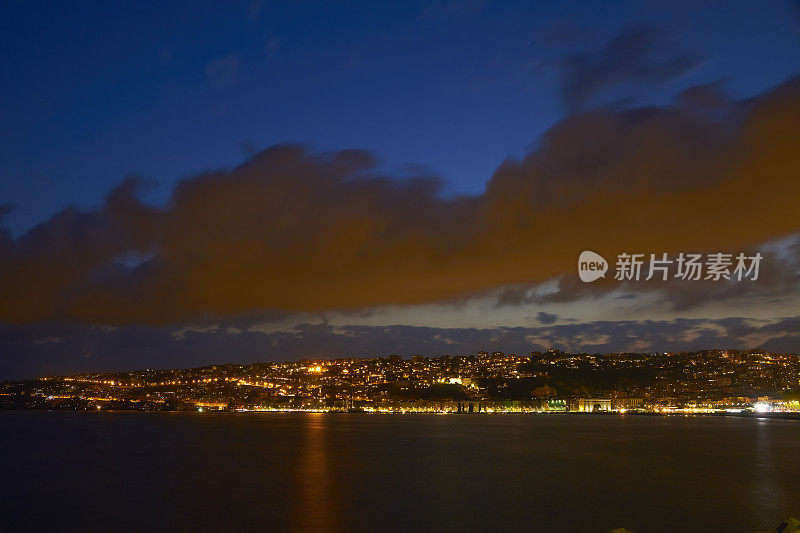 那不勒斯夜景。