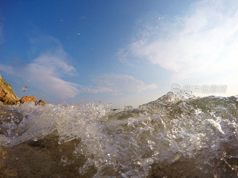 海浪的泡沫